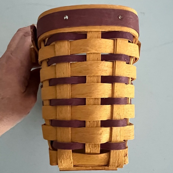 Longaberger 1998 Picture Perfect Sweetheart Basket w/purple accent weaves - Picture 4 of 9